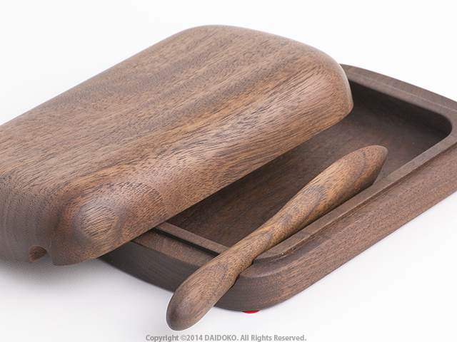 木製バターケース（ウォルナット）は木工作家の冨田聡子の工房COCO（工房ココ）の作品