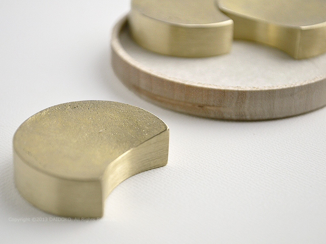 真鍮の生活用品ブランド 『FUTAGAMI 』箸置き「五つ月」【大治将