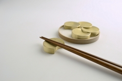 FUTAGAMI（フタガミ）の真鍮の箸置き『五つ月』