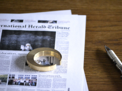 FUTAGAMI（フタガミ）の真鍮の栓抜き『三日月』